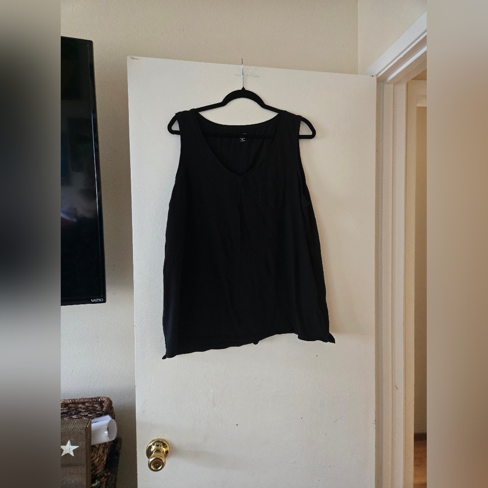 Old Navy Black V-Neck Tank Top